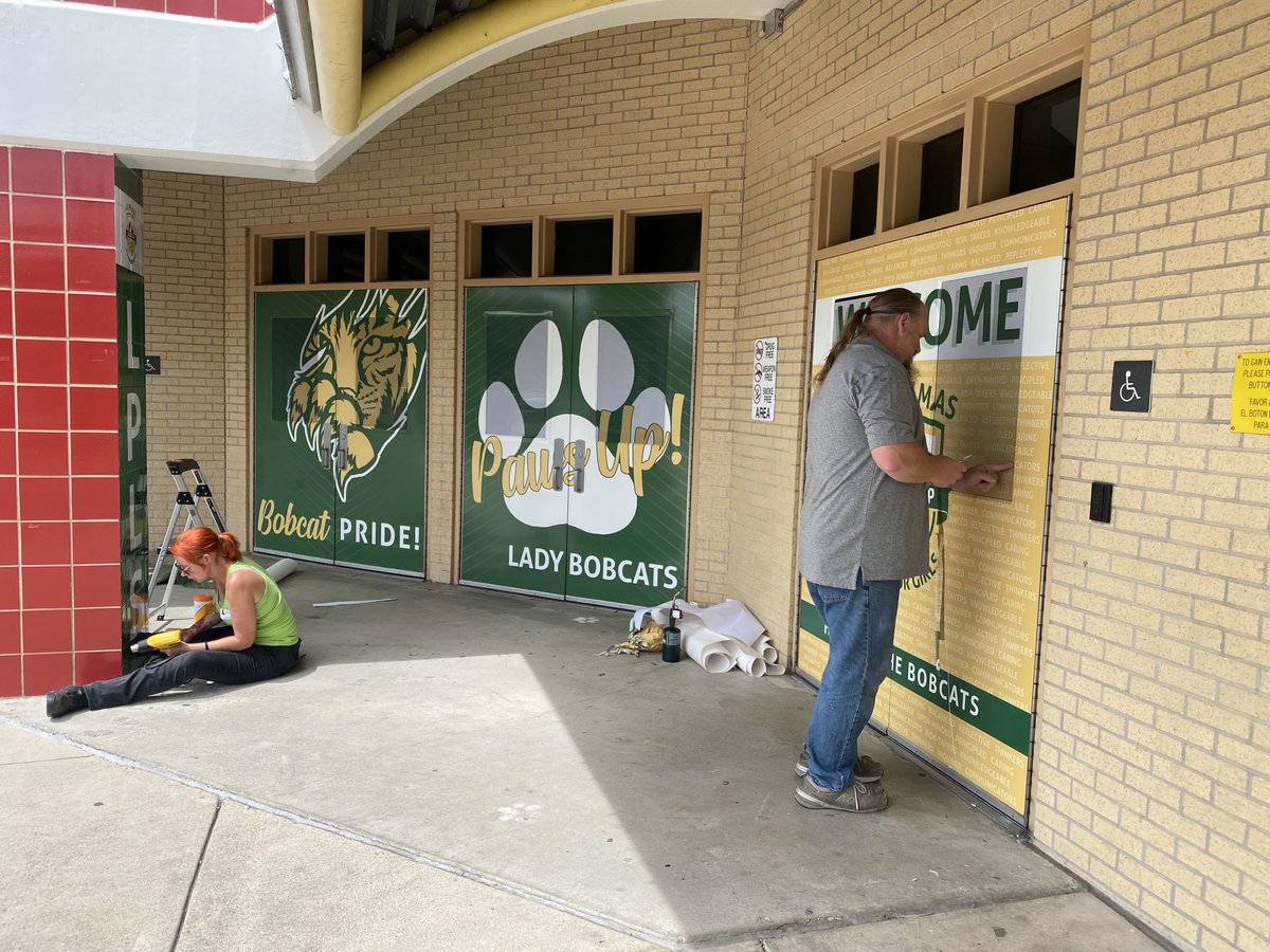 Sprucing up Las Palmas entrance wow