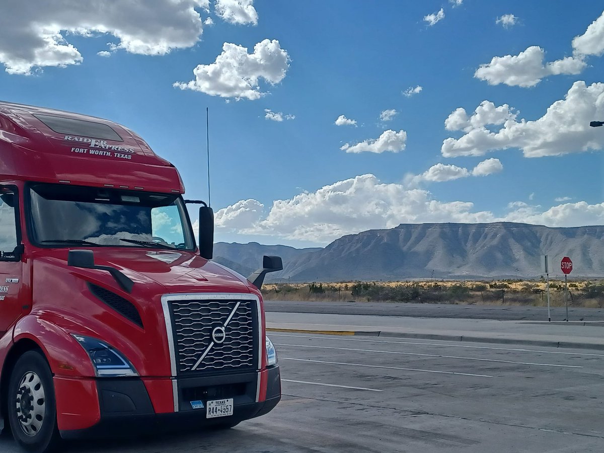 Greetings from New Mexico! 
Where are you delivering to today?
📸 Raider Driver Jordan S.

#trucking #Trucker #TruckDriver #MondayMotivation #photography #NewMexico
