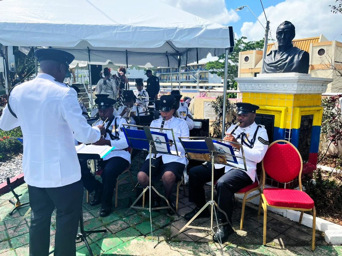 embTT_ve's tweet photo. To pay tribute to the memory of Dr. Eric Willams, Father of the Nation #TrinidadandTobago, staff from the #Venezuela Emb attended the 42 Anniversary Wreath Laying Ceremony at the Harris Promenade #SanFernando organized by Mr. Reginald Vidal, Chairman of the Eric Williams M. Cmtt https://t.co/VTp45CPGuX