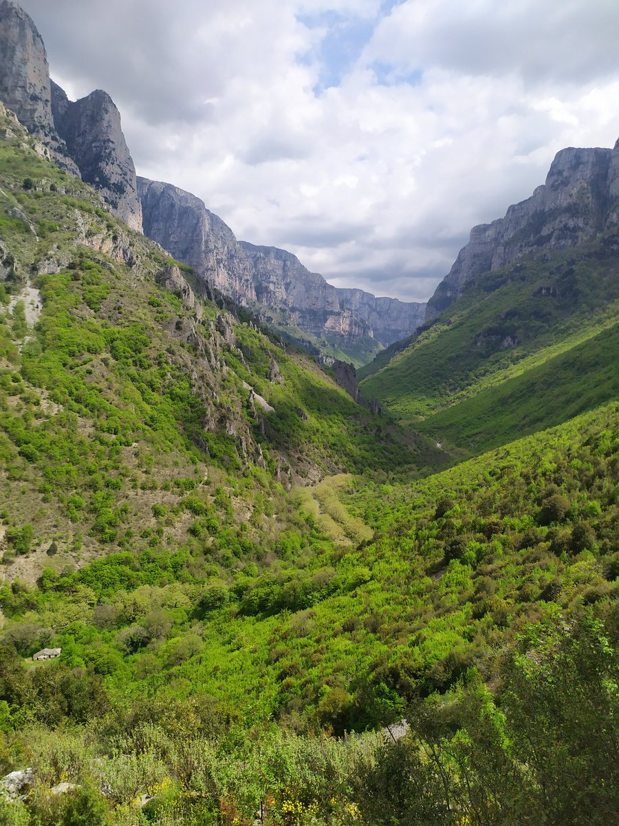 TraceyecoM's tweet photo. #traceyoureco #hiking #trekking #outdoors #activities #NaturePhotography #vikos #zagoroxoria #travelphotography #experience #epirus #Discovery #visitgreece https://t.co/DH8ZQZ5aNU