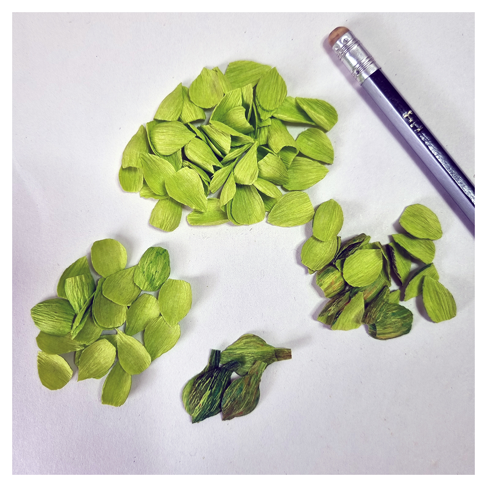 Over 90 teeny tiny petals created today ... and... as I look at the photo ... I realise I've still got another 8 to make!!!!! (DOH!) 🙄
What do you think they will make?
#CrepePaperFlowers #HandmadeFlowers #PaperArt #BotanicalArt #WheathampsteadBusine… instagr.am/p/CrtpENwLmGl/