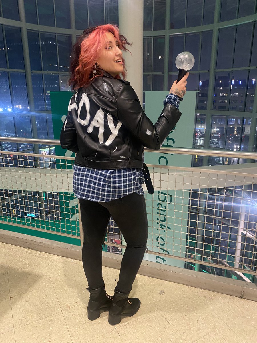 yoonkittypd's tweet photo. anything for the king 👑
#ARSD #ARSDSelcaDay #ARMYSelcaDay #AgustD #AgustD_SUGA_Tour_in_newark https://t.co/wApJNgTOE8