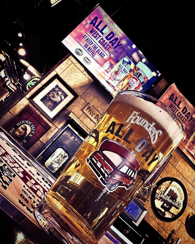 MikeAtFounders's tweet photo. Beer Of The Month @kellehersirishpub is  @foundersbrewing All Day West Coast IPA! $7 keep the glass $5 refills!!! Fish &amp; Chips anyone? #kellehersirishpub #foundersbrewing #alldayipa #discoverpeoria https://t.co/6g7l4FO7DD https://t.co/L1iDvg5vE1