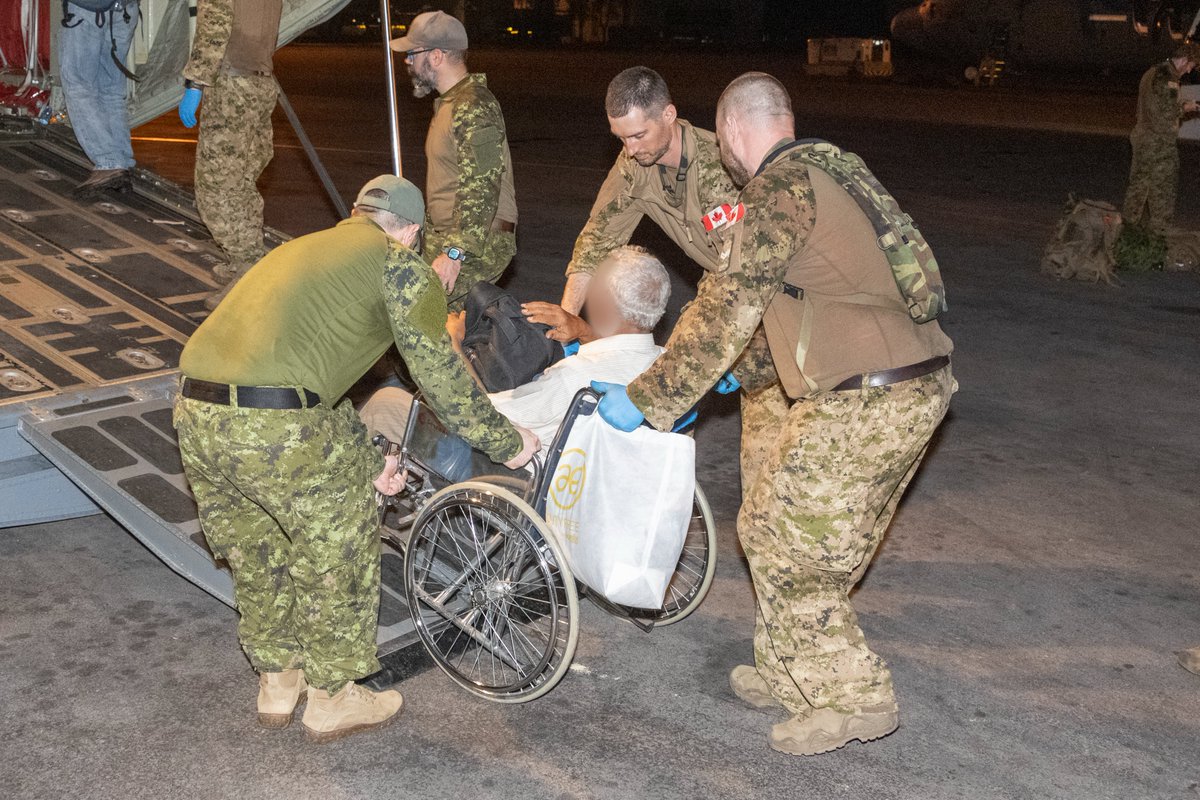 CanadianArmy's tweet photo. Soldiers from @4CdnDiv4DivCA are providing security and assistance to Canadian citizens evacuating from Sudan as part of Op SAVANNE.
The Canadian Army is ready to help Canadians at home and abroad.
Images have been digitally altered due to operational security. https://t.co/DU81EEUme2