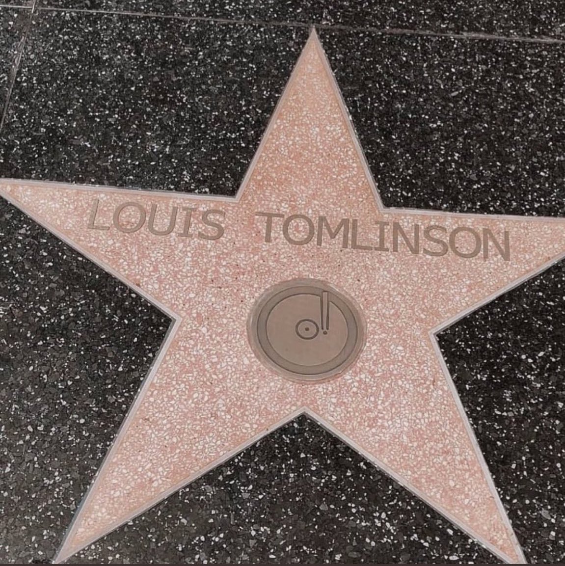 ForgodsakeLarry's tweet image. When your fans want you to understand you are the star of their lives, shining so bright and enlightening their hearts, your name is Louis Tomlinson