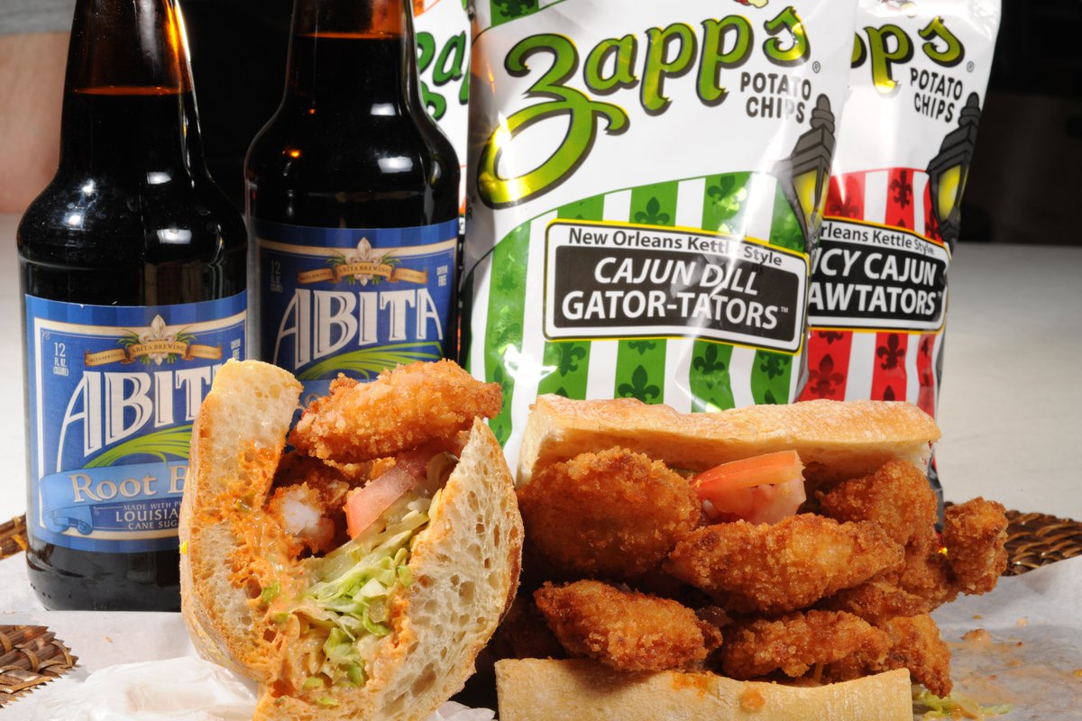 BecksCajunCafe's tweet photo. A Fried #Shrimp #PoBoy, Spicy #Zapps &amp; Ice Cold #Abita will get you through Monday ⚜️
@RdgTerminalMkt #EaterPhilly #EveryDayPhillyFoods #PhillyFoodies #NomNom #PhillyFoodScene #Foodie #InstaEats #DailyFoodFeed #Philly #BestFoodPhilly #PhiladelphiaFoodie https://t.co/Ps9bgUyw4d