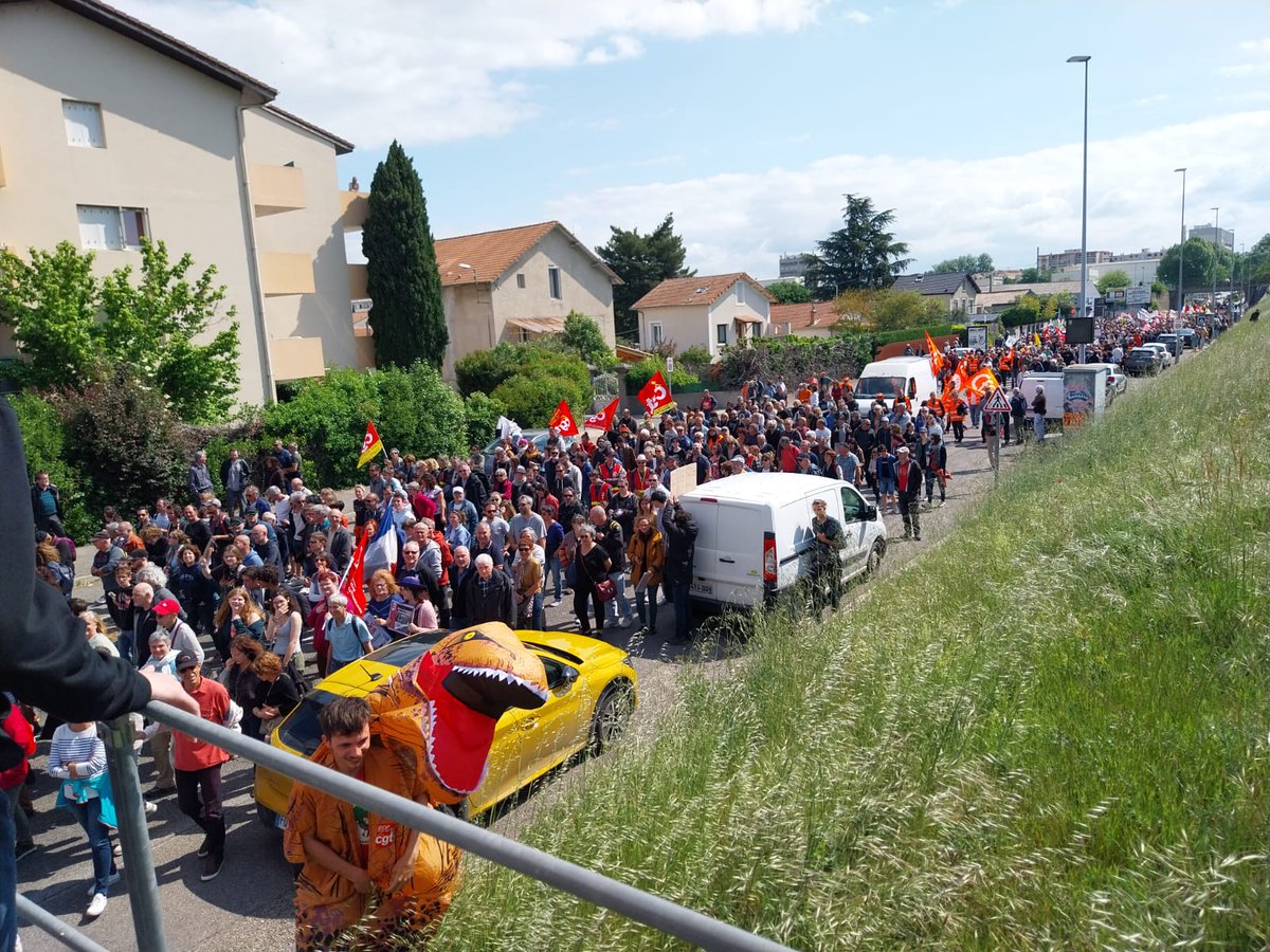 GRsudest's tweet photo. Nous étions encore nombreux à Montélimar, en cette journée des droits des travailleurs, pour lutter contre ce gouvernement qui les méprise ! #1erMai #1erMaiUnitaire #1erMai2023 #Manif1erMai https://t.co/yvv7lesf3K