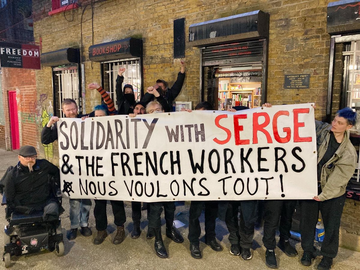 After marking Mayday at Freedom, we wanted to show our support for the French protesters. Serge is in a coma and the repression is intense. To steal a line from their strikes and revolt: 

We want it all! 

freedomnews.org.uk/2023/04/14/cal…