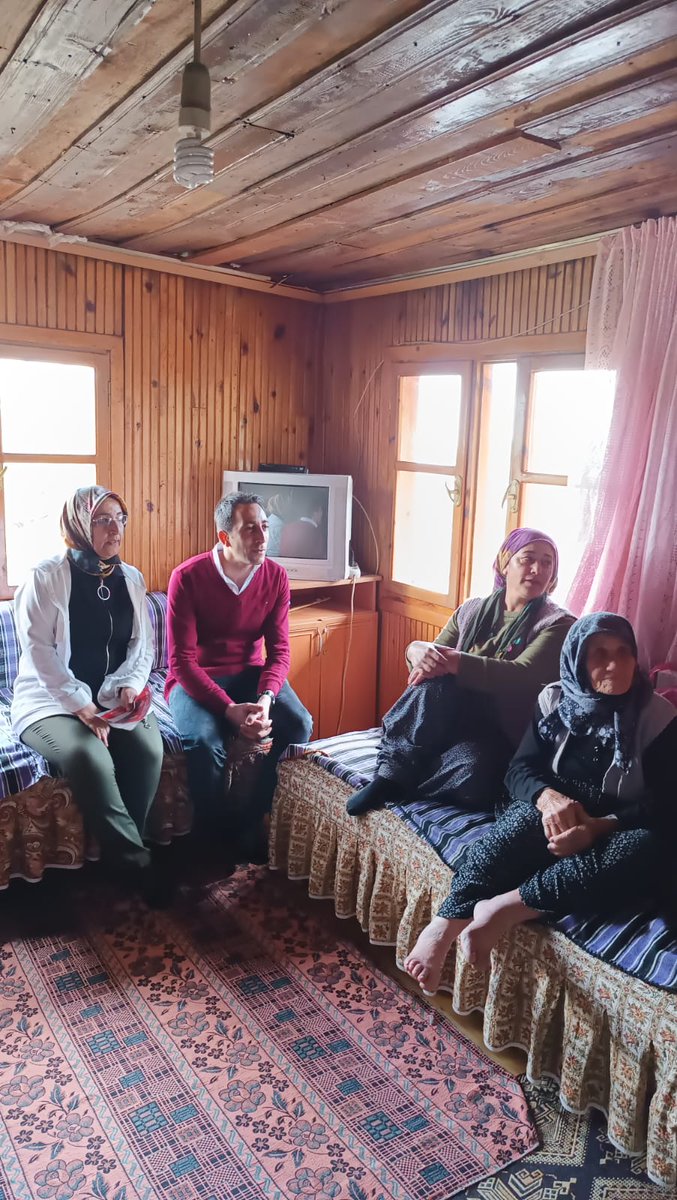 mhpcamliyayla's tweet photo. İlçe Başkanımız Sn.Ali Rıza Genç,Kaçep Başkanımız Sn.Canan Gür ile birlikte ilçemiz Çamlıyayla'da #Cumhurittifakının zaferi için #Fakılar Mahallemizde hemşehrilerimiz ile biraraya gelip tek tek sohbette bulundular.
#AdayBelli
#KararNet
#BiroyErdoğana
#BiroyMHP https://t.co/8UJ1hJYlAY