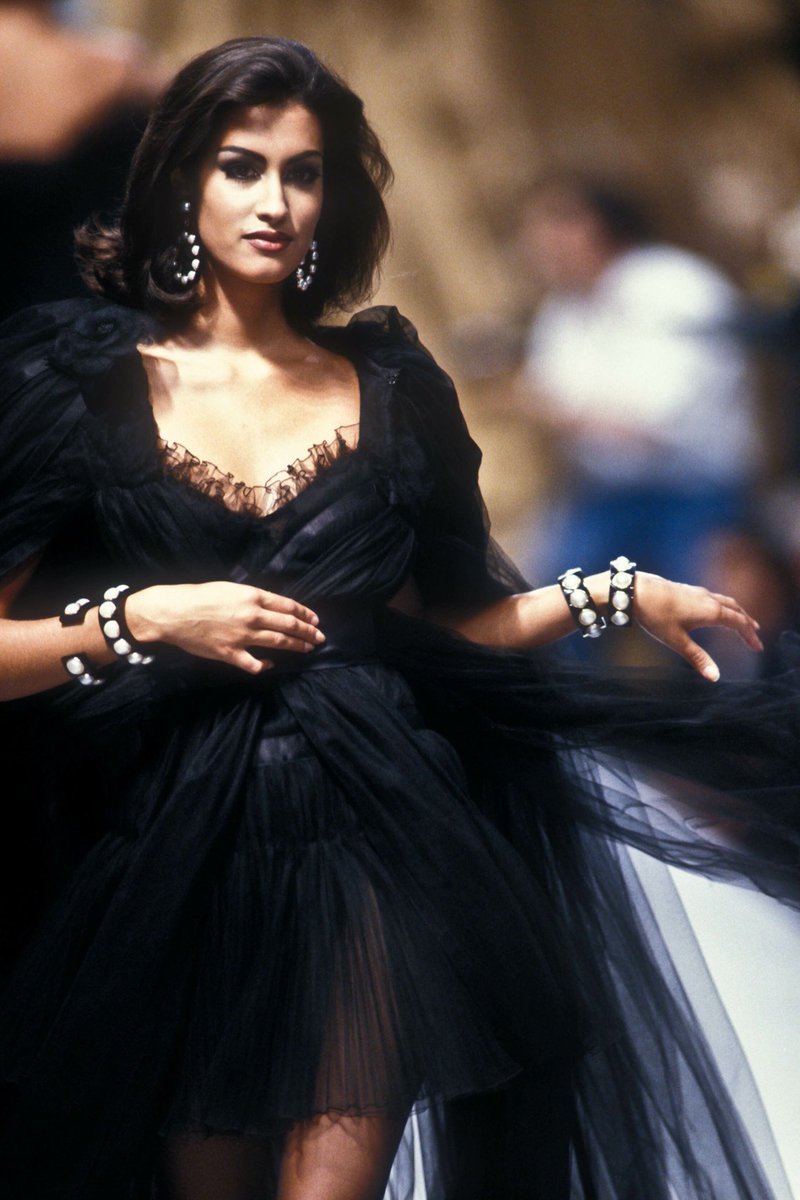 yasmeen ghauri at the met gala would be too iconic