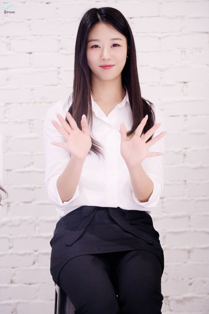 ChaeLo__'s tweet image. 230409

#체리블렛 #CherryBullet #박채린 #채린 #CHAERIN