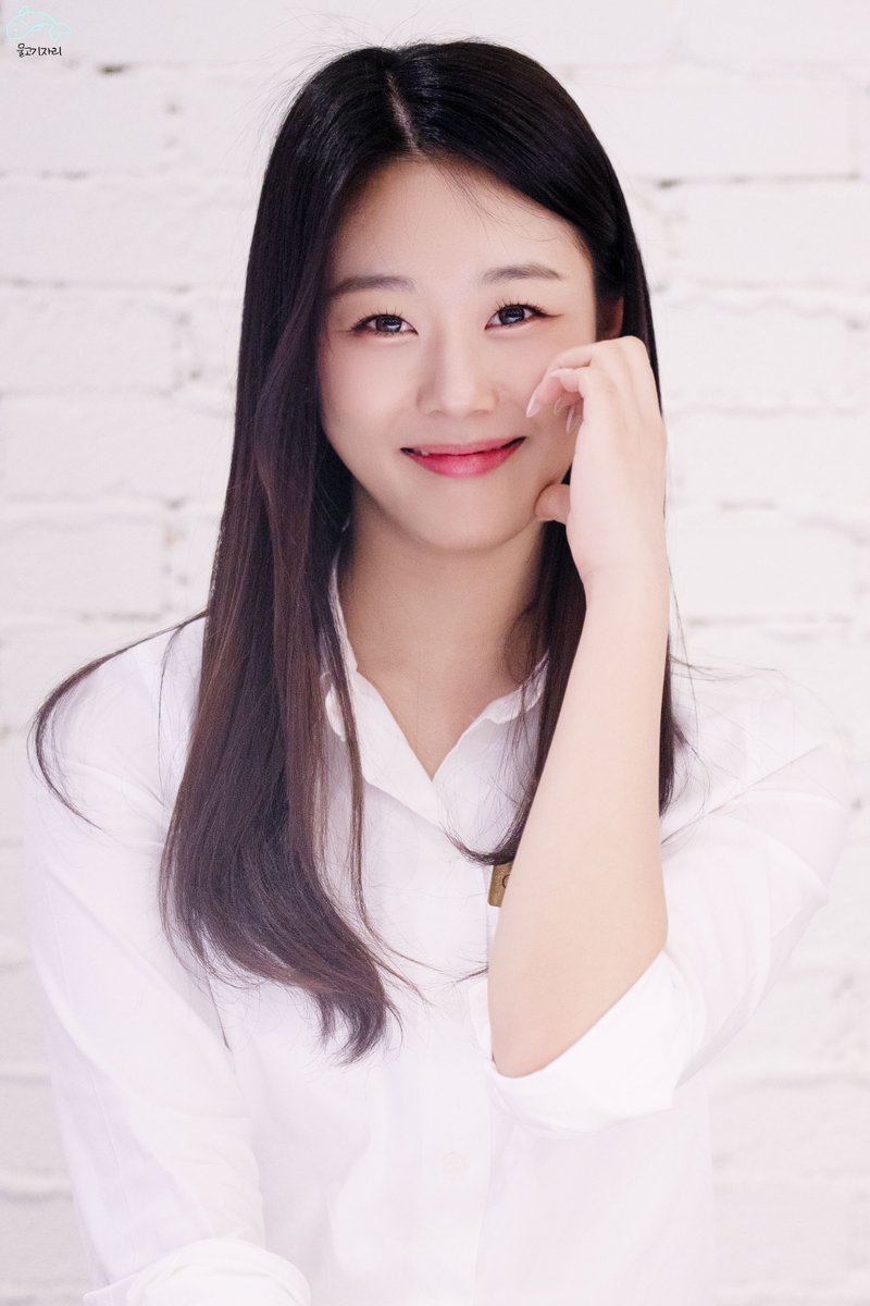 ChaeLo__'s tweet image. 230409

#체리블렛 #CherryBullet #박채린 #채린 #CHAERIN