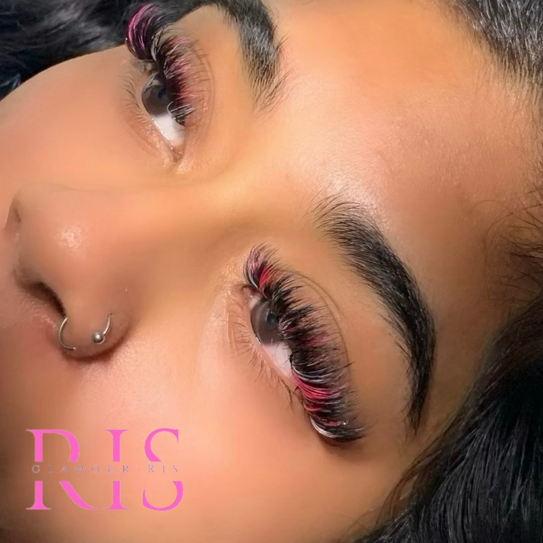 htxris's tweet photo. Hi everyone! my name is Marissa,I’m a lash artist , I love doing creative sets/seeing my clients vision come to life . below I’ve attached a few creative sets and a regular volume set. I am located in cypress/Houston . My instagram is @ glamour.ris , hit the link in bio to book! https://t.co/ddS9ugkOKr
