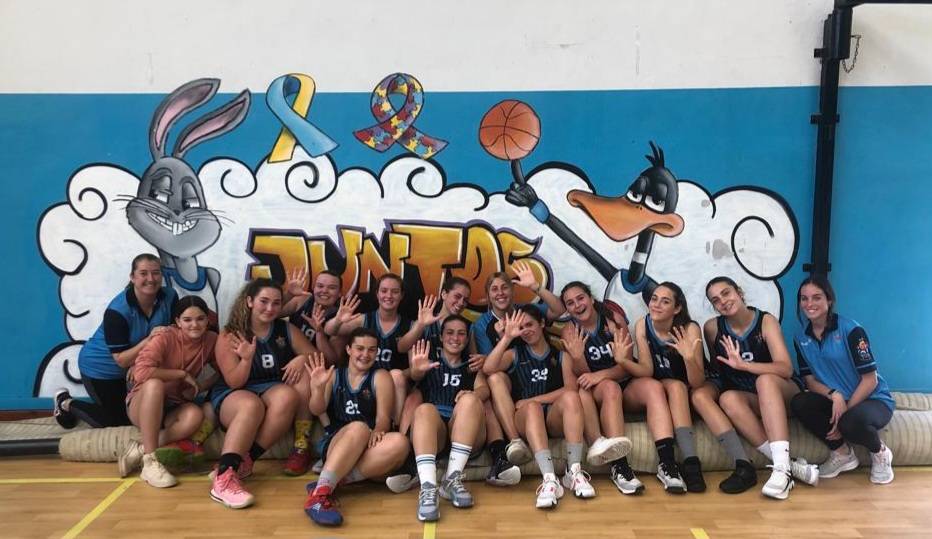 CBCIMBIS's tweet photo. Último partido de liga de nuestras #BuenasYGuapas que jugaban fuera frente a un buen EDM Arcos al que a base de un gran trabajo derrotaron por 48-57.

Qué mejor que acabar la Liga con victoria. 👏👏

Gran temporada chicas.💙

#OrgulloTurquesa 

#ElAñoQueVieneMásTodavía #LasNiñas https://t.co/lJKy5cNRyb