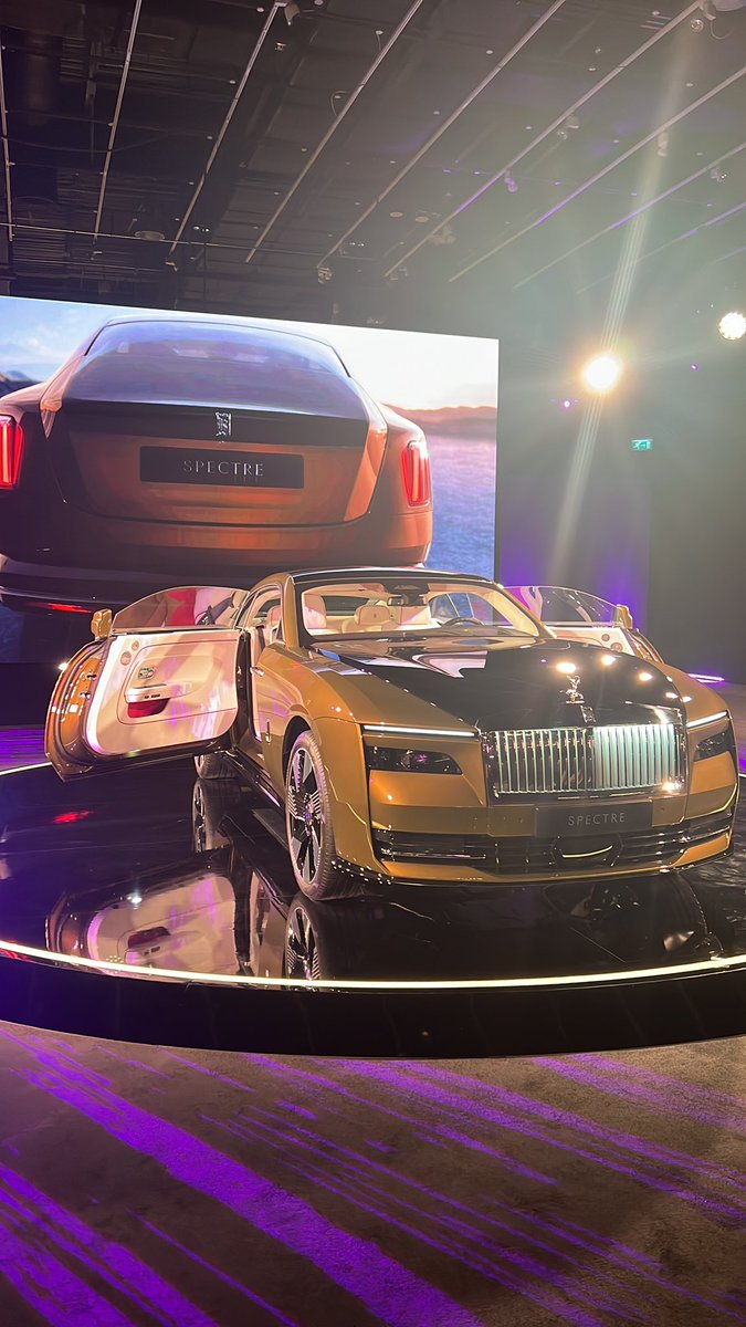Rolls Royce just releaved its first ever EV Vehicle. The Rolls Royce Specture. It is a beautiful masterpiece. We are all moving towards the electric and green future. 

#RollsRoyce #RollsRoyceSpecture #MIHGroup #mianrahimmohd