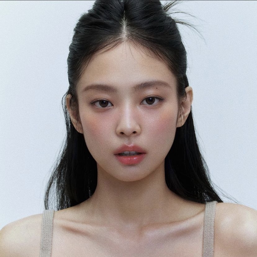 lovskpinks's tweet photo. Deuxmoi publicó una foto de la lista de la Met Gala y en ella sale JENNIE, la asistencia de JENNIE a la Gala está un 99% confirmada https://t.co/EFEloHh1ih