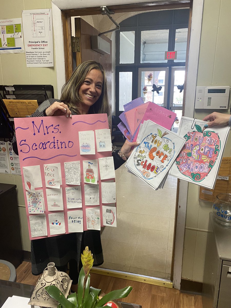 franklin_school's tweet photo. Happy School Principal’s Day to Mrs. Scardino! Thank you for all you do for your students and staff! You are the best! https://t.co/2rQ3iZYaQZ