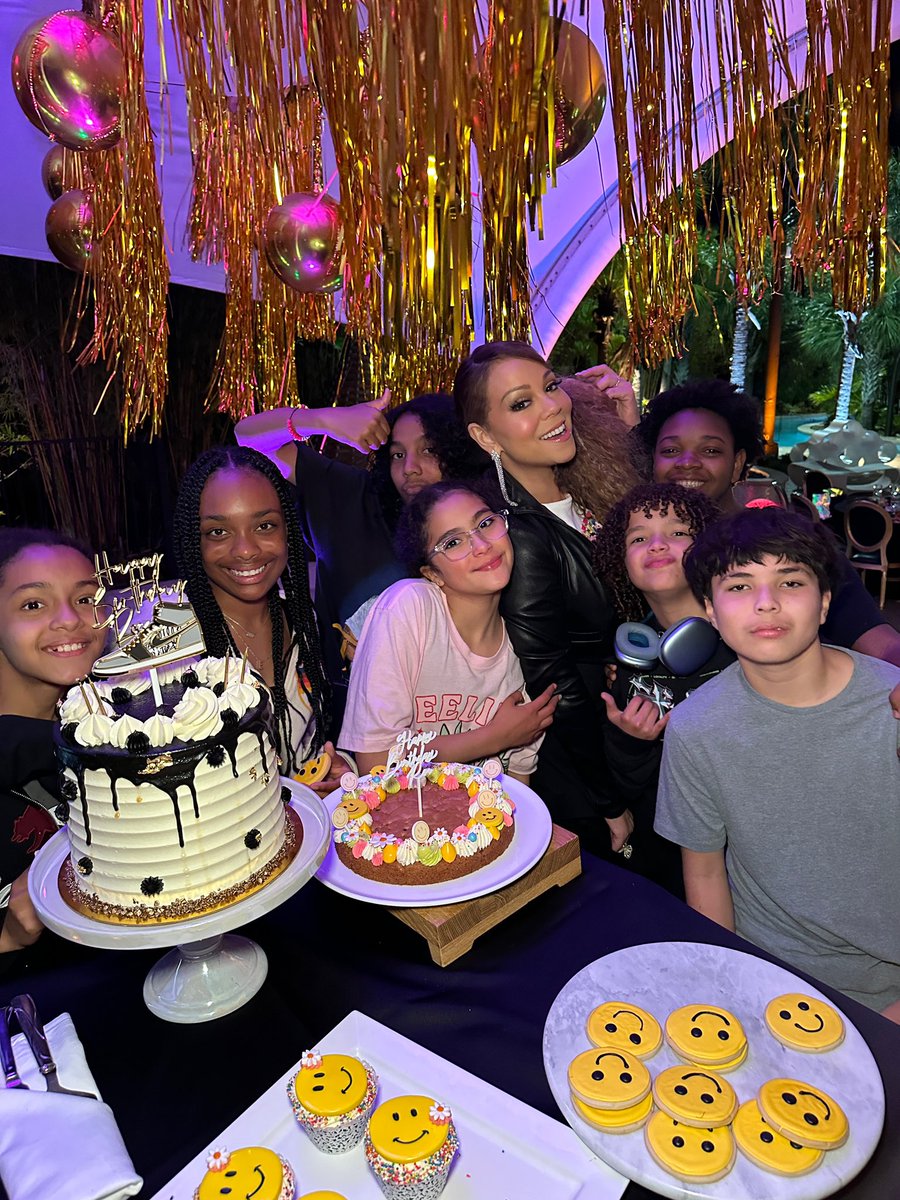 MariahCarey's tweet photo. #eternally12 https://t.co/hW0Ur3JYjB