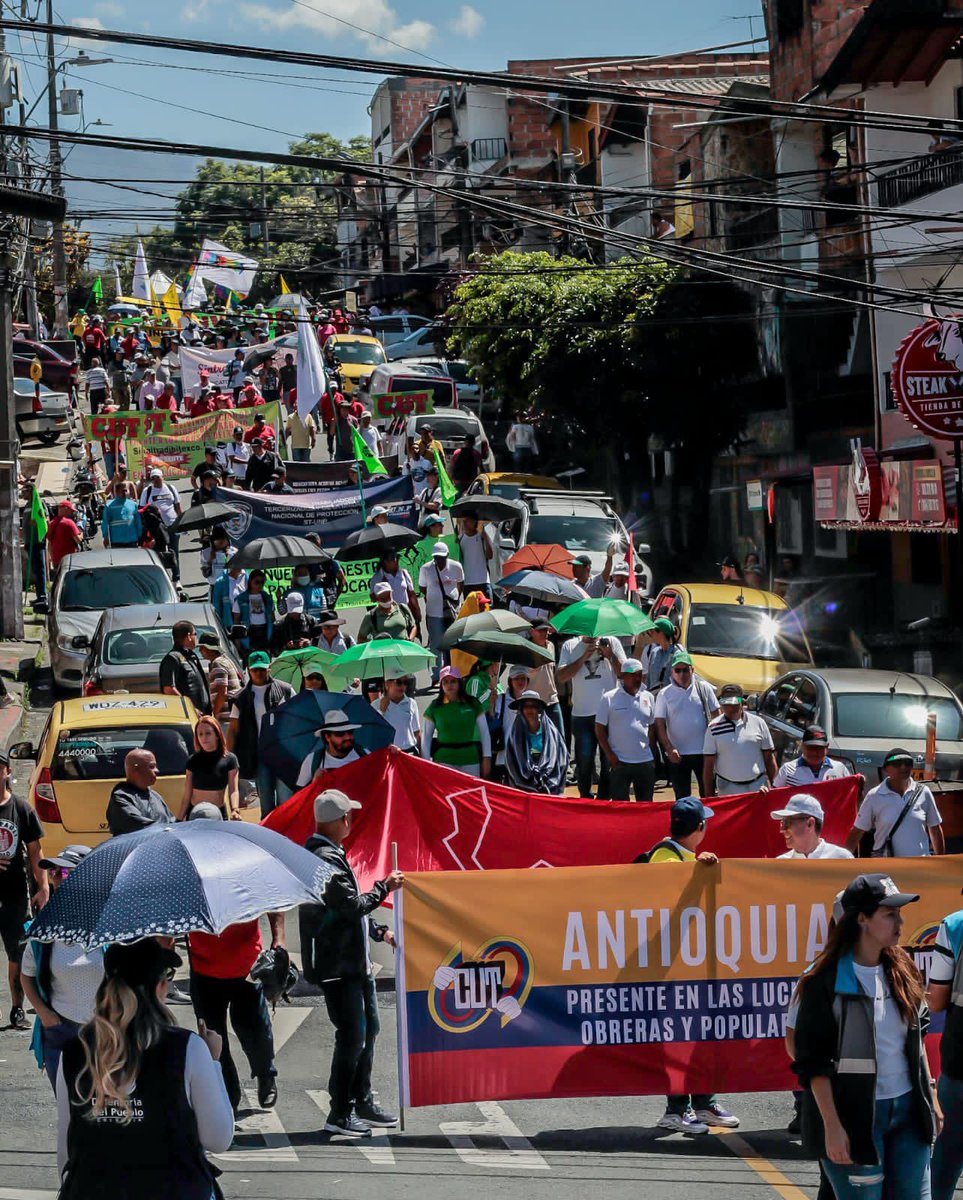 Medellín se vuelca a las calles para respaldar las reformas. Ni un paso atrás, siempre adelante. #1deMayo