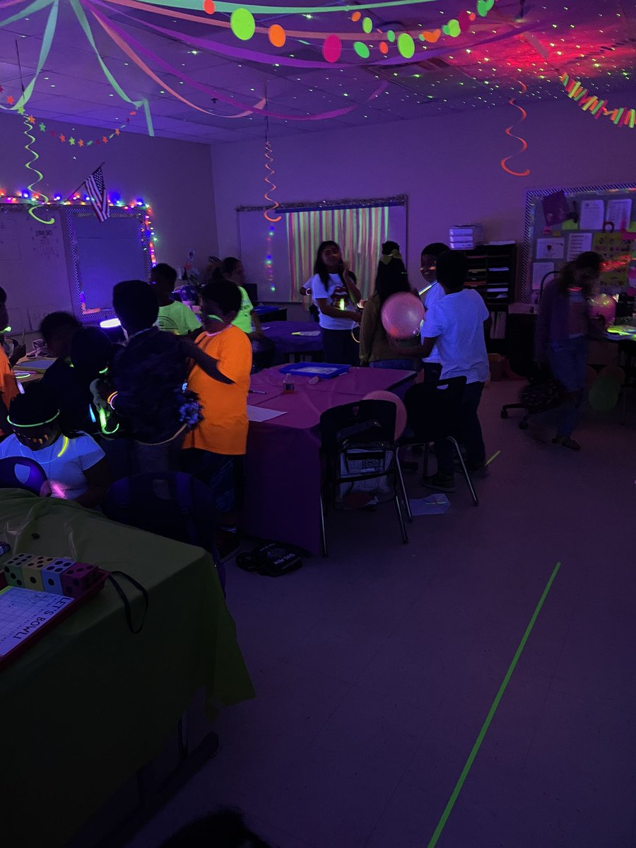 Getting ready go GLOW STAAR away with our strategies 🥳 <a href="/EastsideCISD/">Eastside Elementary</a> <a href="/ESEPrin_CISD/">Michael Skinner</a> #Thirdgrade