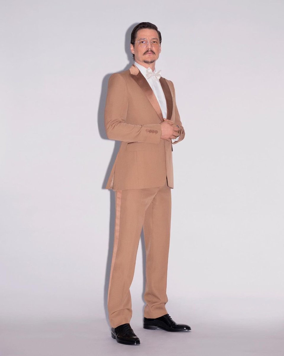 PedroPascalNews's tweet photo. MAIS NOTÍCIA BOA! O nome de Pedro Pascal apareceu na lista de confirmados no #MetGala. 

O evento acontece hoje em Nova York e o tapete vermelho será transmitido no site da Vogue. ELE VAI SERVIR MUITO!!! https://t.co/uL2bHsoXHC