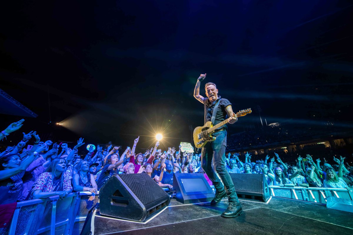 springsteen's tweet photo. https://t.co/erMioK5jTQ
