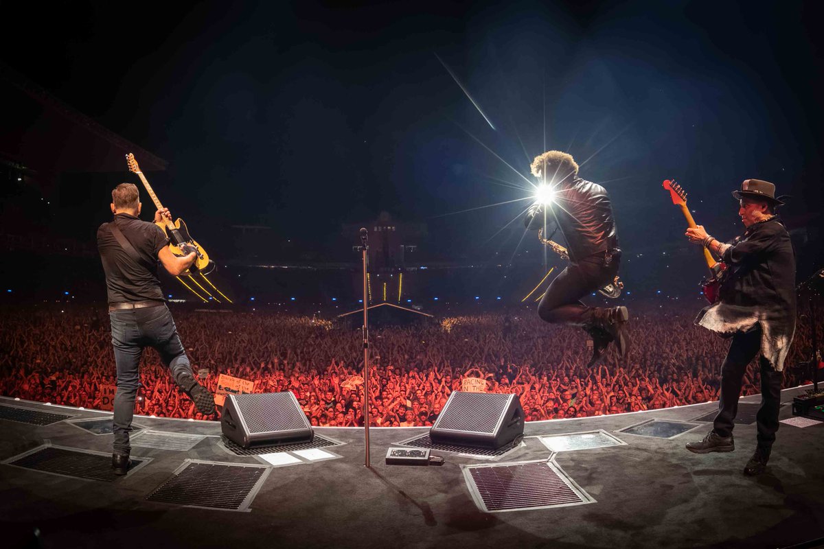 springsteen's tweet photo. https://t.co/erMioK5jTQ