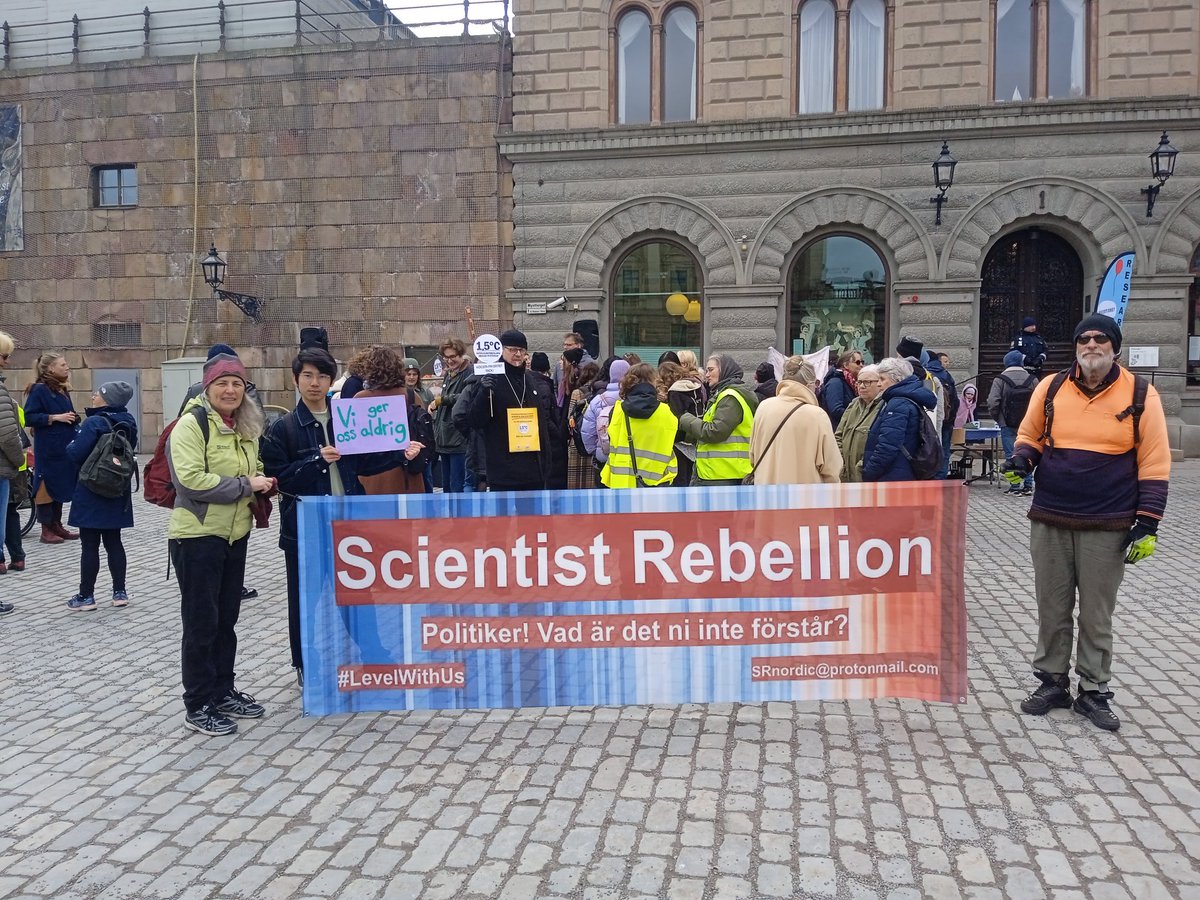 JanineClimate's tweet photo. Week 245, 28/4
More delay by #Sweden s parliament!
#StopCommittingHomicide
With #FossilFuel companies &
Silent #Media!
#DisruptionIsDefense
#WeAreNOTSafe
#ClimateStrike #ScientistRebellion
#Twiff, 75, #FridaysForFuture, Sweden, Stockholm, Stallbron https://t.co/DDotJf4dDM
