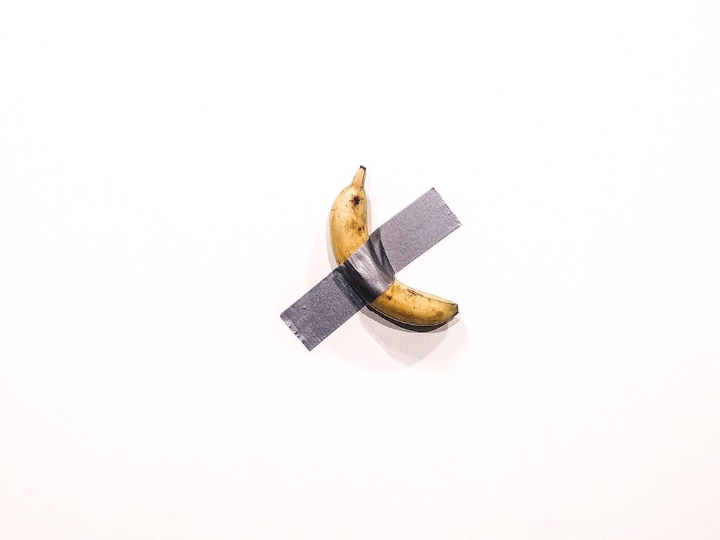 DBking85's tweet photo. Si sono mangiati la “banana” di #cattelan 😏

Uno studente sudcoreano si mangia la banana da 120mila dollari dell’installazione di Maurizio Cattelan. Successivamente afferma “Ho saltato la colazione ed ero affamato”.

L’opera è “Comedian”, una banana matura attaccata con nastro adesivo a una parete: fa parte della mostra di Cattelan “We”. Ovviamente il il museo ha successivamente collocato un’altra banana nello stesso punto.

#DBArte #BaroArte #arte #cultura #art #MaurizioCattelan