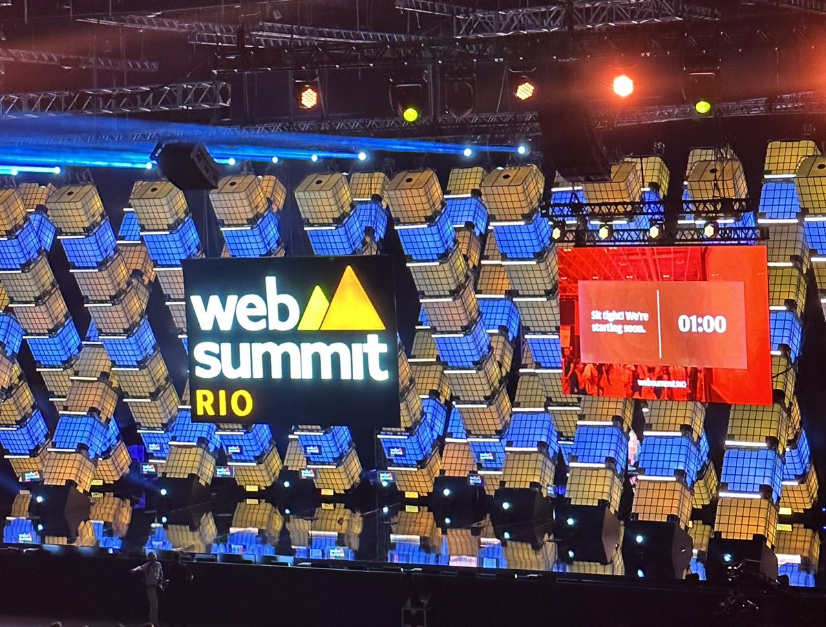 One min to start! Are you ready? <a href="/WebSummitRio/">Web Summit Rio</a> <a href="/EburyLabs/">Ebury Labs</a>