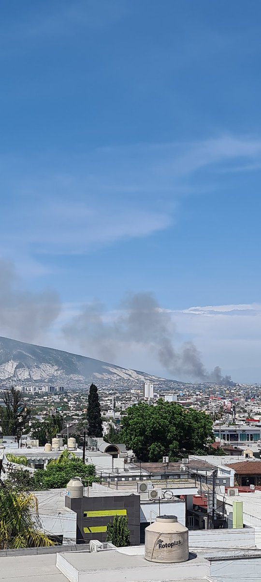 Mariana771's tweet photo. @Cicmty @samuel_garcias @colosioriojas esta vez qué fue? Ayer incendio, hoy otro? Descansamos de la #contaminación pero padecemos incendios?
Son desgracias, lo entiendo, pero hay prevención? Hay sanciones? https://t.co/qmnPAUwSLp