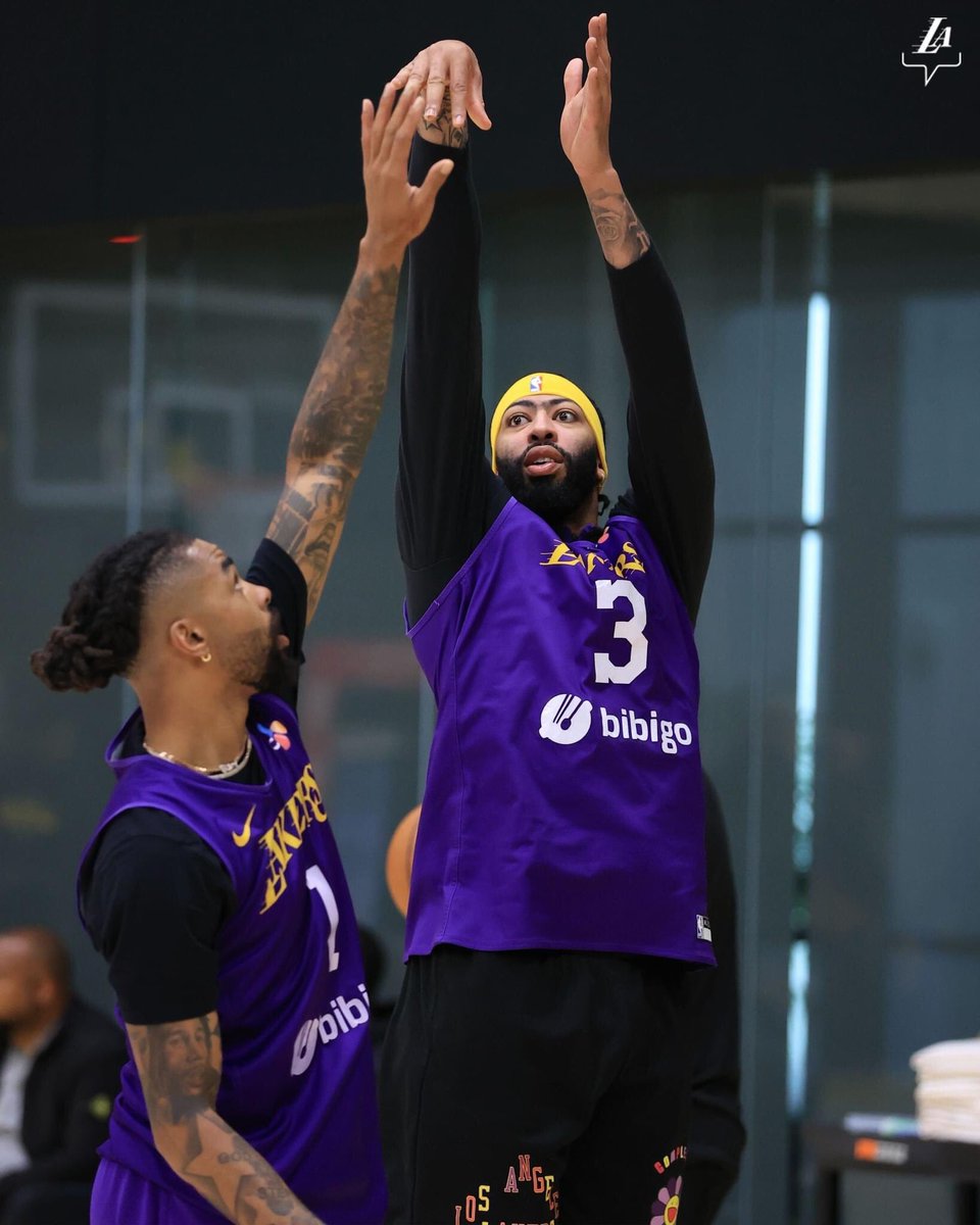 LeBronEnEspanol's tweet photo. Entrenamiento antes de volar a la Bahía https://t.co/cR4ODwu1We
