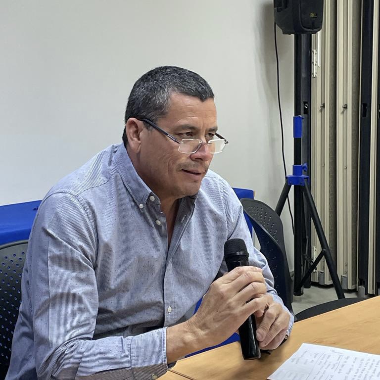 domingoegomezm's tweet photo. Buen diálogo con Gilberto Robles, presidente de @COPARMEXSON y dueño de #Abarrey. Muy clara su postura de la importante participación del sector empresarial en la vida pública del país, desde la conciliación y unidad; así como el fortalecer la relación obrero-patronal. #1deMayo https://t.co/YpZigS5eTv