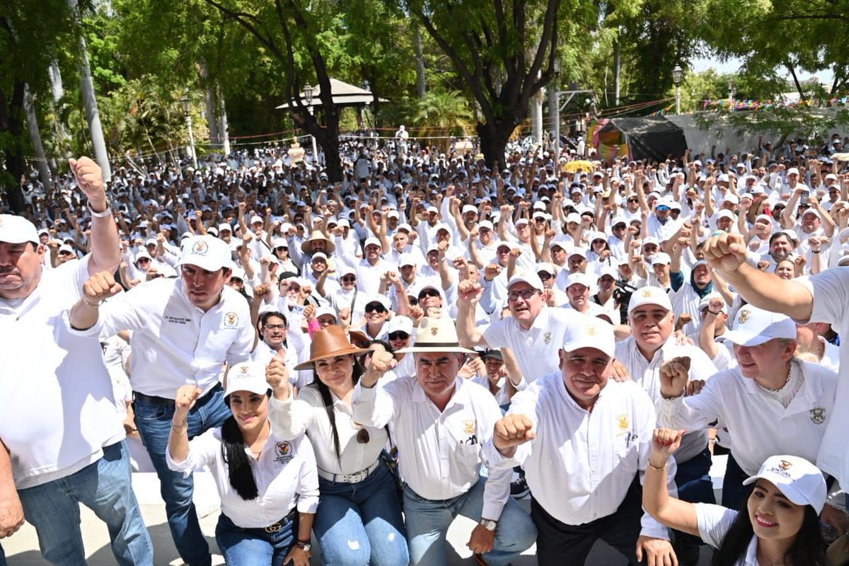 noticieristas's tweet photo. #DíaDelTrabajo 👊🏻 | Más de 25 mil universitarios salen a las calles para defender a la UAS y la Autonomía Universitaria. 

#ObservandoEnVivo 🔴 | @Noticierista https://t.co/VCiLNqaaVl