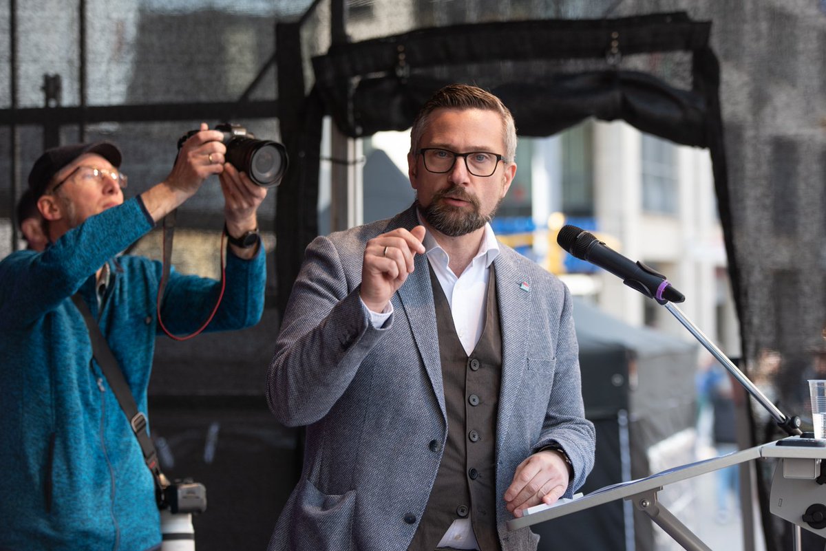 HronR's tweet photo. (3) DGB SWS  Positives Fazit: „Wir haben #UngebrochenSolidarisch einen erfolgreichen Tag der Arbeit gestaltet. Er ist wie erhofft zum Ausdruck des gestiegenen Bewusstseins geworden. Sachsen muss Tarifland werden.  #1Mai  #Chemnitz #Zwickau #Freiberg #Erzgebirge #Vogtland https://t.co/95vNHc2DB4