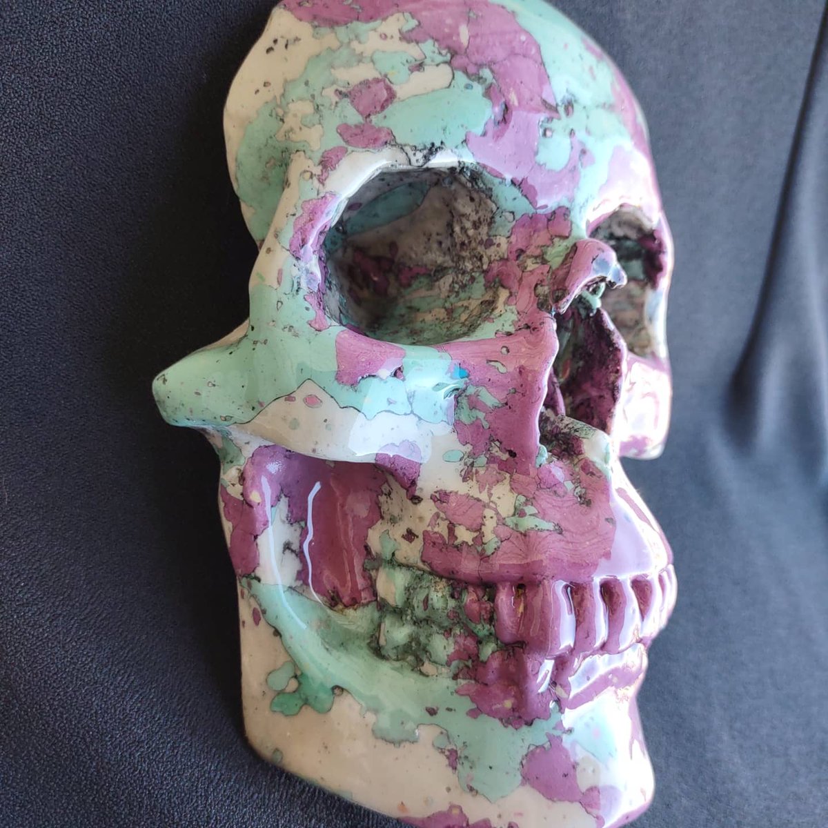 krushskulls's tweet photo. The color combinations are unique to each piece. I mix custom mineral palettes for each skull Minerals are used for the coloration... this is not a painted on design

#skulls #skull #skeleton #oddity #macabre #art #handmade #oneofakind #scagliola #scagliola #unique #decordesign https://t.co/MkPzfLqdrF