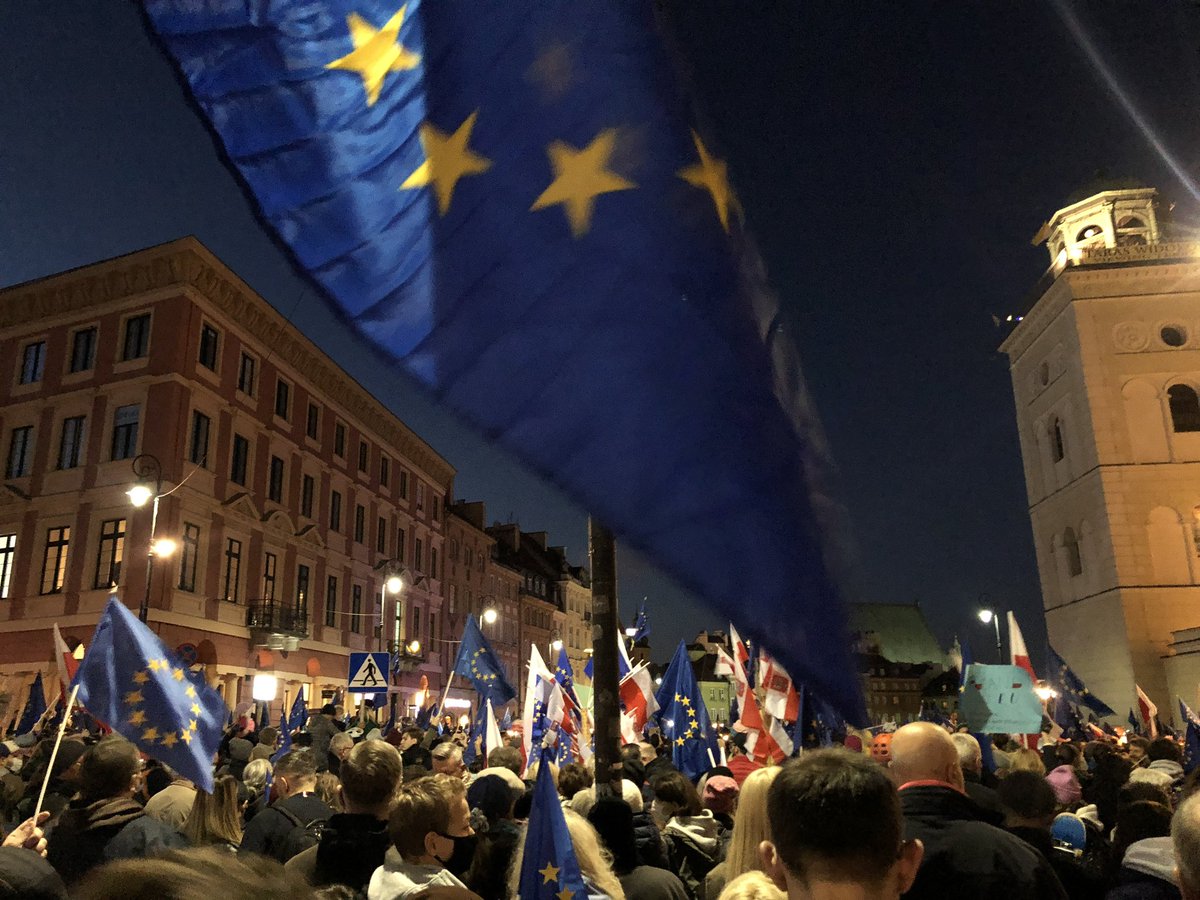 PiotrekF7's tweet photo. 19 lat temu 1.5.2004 r. Polska przystąpiła do UE 🇪🇺🇵🇱 
Jest to jedno z najważniejszych wydarzeń w historii Polski. Pielęgnujemy to. Poprzez aktywne zaangażowanie umacniamy UE dla naszych przyszłych pokoleń. Europa to my. Polska w UE i w NATO to wolność i bezpieczeństwo 🇪🇺🇵🇱 https://t.co/LQLqiUE1cV