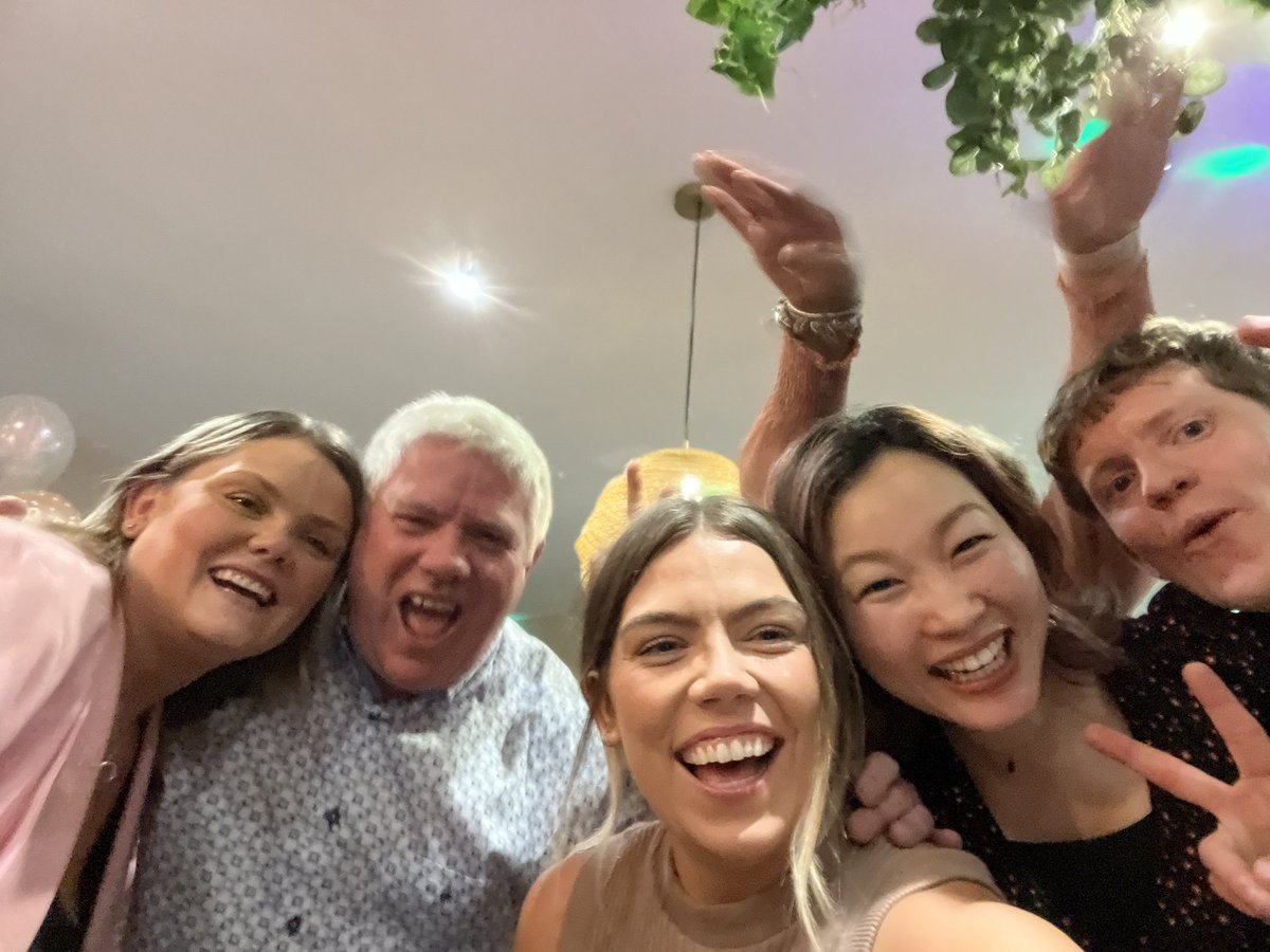 flavinclaire's tweet photo. Bank holiday family reunion in Dublin! 🇮🇪☘️ https://t.co/g5JS8AIPqj
