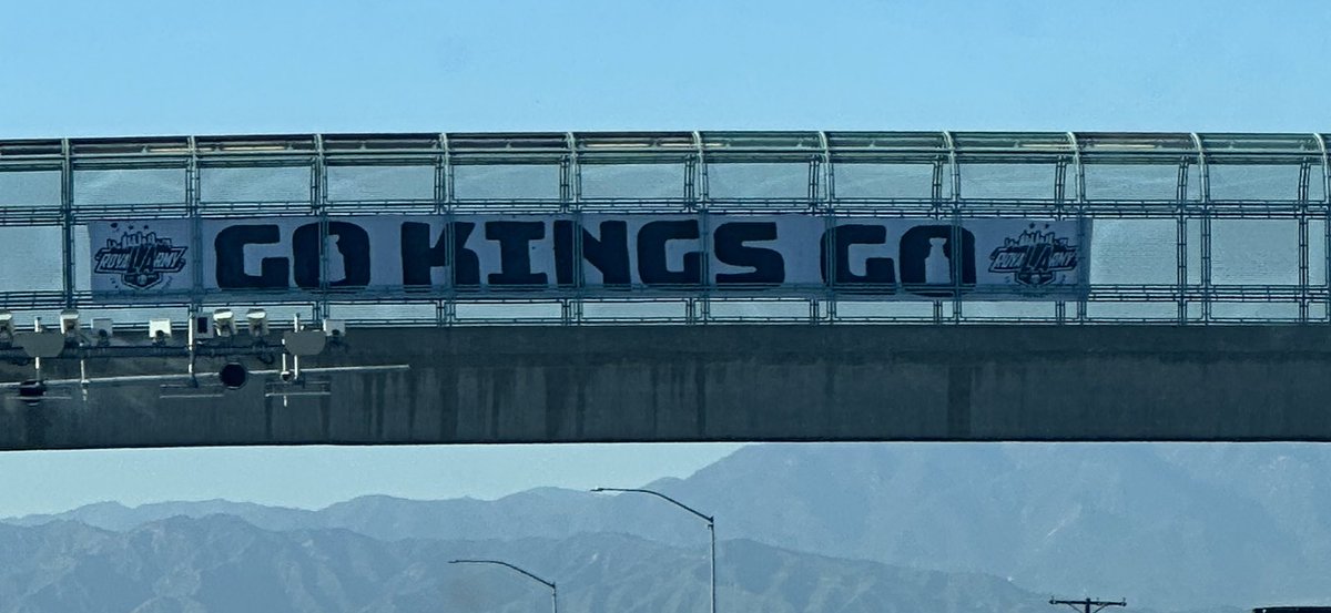 Driving up to #GoKingsGo games during the playoffs this year was awesome as the @LARoyalArmy out this banner out on the 1-10 Freeway. This got me pumped for each game of the playoffs