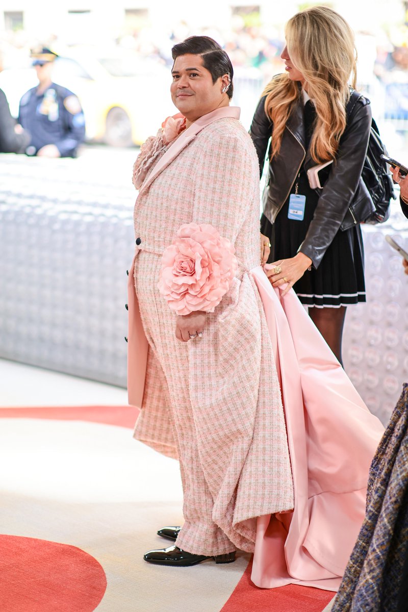 Variety's tweet photo. Harvey Guillén arrives at the #MetGala. https://t.co/oImjDgLXKH