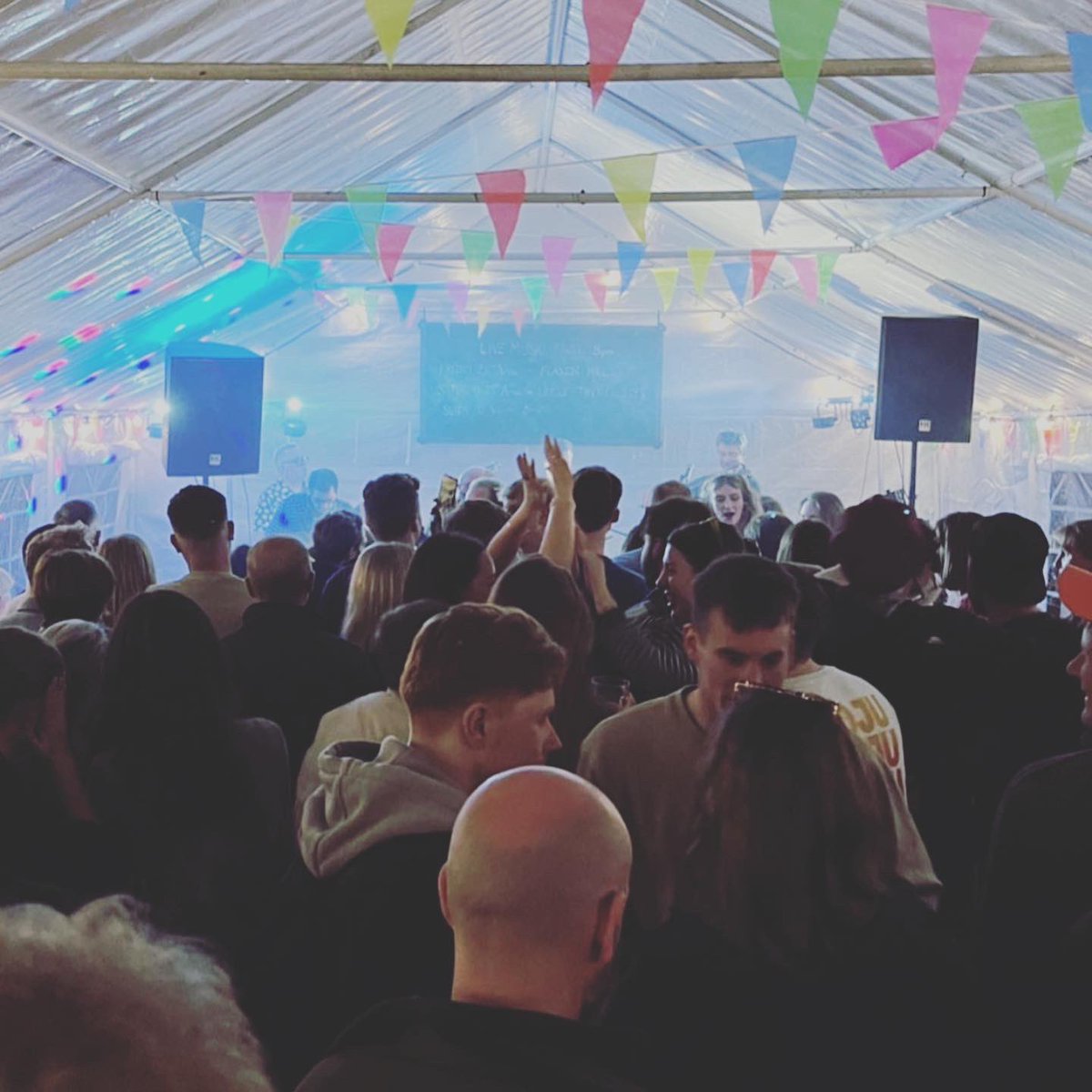 TheQueenInn's tweet photo. We โค๏ธ you all.
Same time next year? โค๏ธโค๏ธโค๏ธ
#queeninnfestival2023 #pintspintspints https://t.co/dwy6XH9AwN
