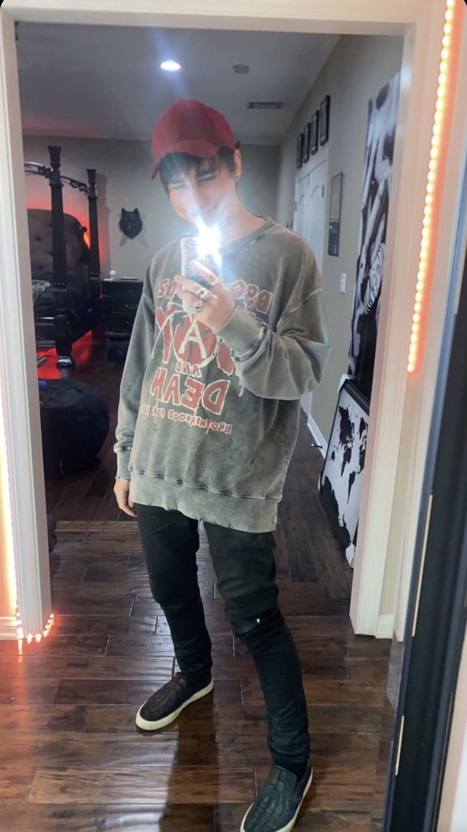 Ima steal your hoodies one day <a href="/ColbyBrock/">Colby</a> 🖤😊🤭

I love your smile😩🖤🥺