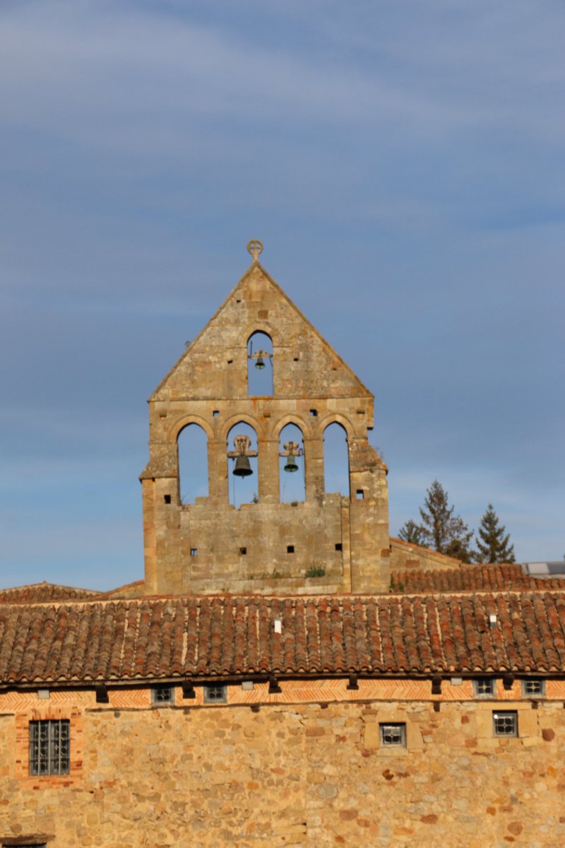 eborrajeros's tweet photo. Tercer día. Primera parada: Monasterio de Santa María la Real, s.XII-XIII. Aguilar de Campoo. Sede de la Fundación Santa María la Real, románico y territorio. Maravilloso claustro y sensacional tienda-librería para perderte. https://t.co/p0VUoqQPom