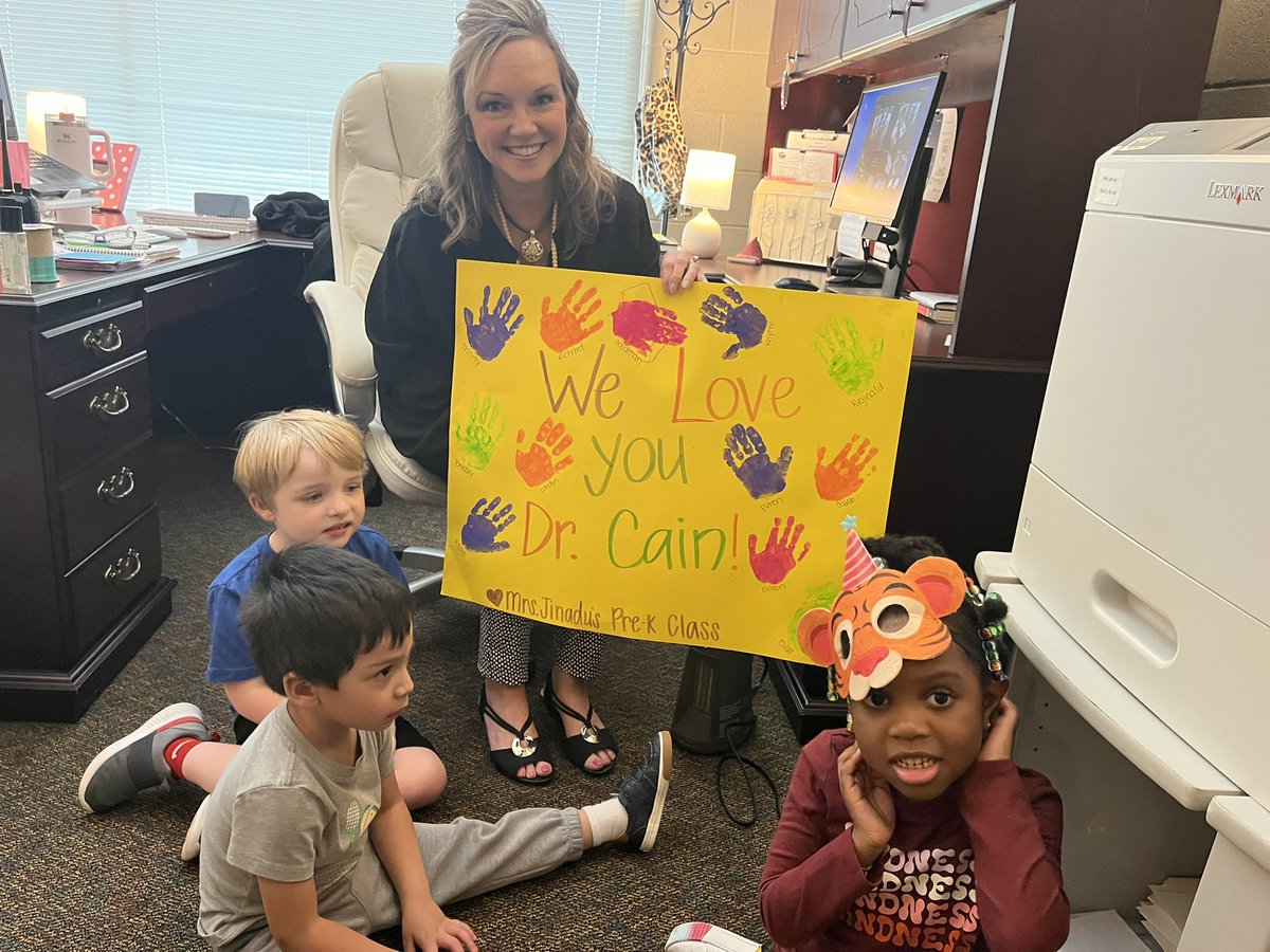 abbytriple's tweet photo. Happy Principal Appreciation Day to Dr. Cain! You truly are our school’s superhero! Thank you for all your love and sacrifice, Mableton wouldn’t be the same without you. We love you Dr. Cain!
#ultimatelearningexperience 
#MabletonES https://t.co/nGnP6WU2yc
