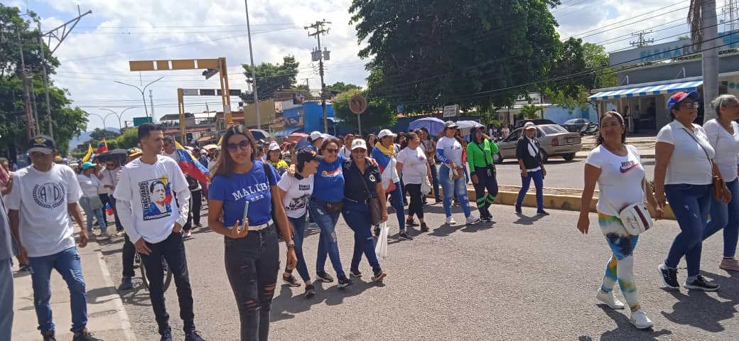 1ero.de Mayo #Lara activados los Municipios Jiménez, Torres, Crespo y Morán @UNT_Lara_ <a href="/partidoUNT/">Un Nuevo Tiempo</a> #VnzlaExigeSaliarioDigno <a href="/manuelrosalesg/">Manuel Rosales</a> <a href="/AlexisFRamosP/">@AlexisFRamosC</a> <a href="/angelopalmerib/">Angelo Palmeri</a>