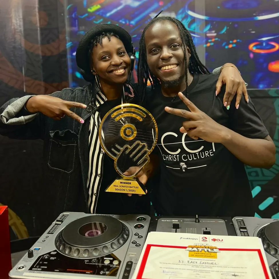 RenezMuzik's tweet photo. Nze bino Byenjala πππ₯π€£π€£
Born Again Christians Dominating the World and God Talking All the Glory
Kati π Winner of the Best Scratch DeeJay in Uganda Yona Nze Teacher We Nze Amulina π€£π€£ ama @EasySamuel Mi Blood Congratulations
#RealScratchBattleFinale #RealDeejays https://t.co/JHaBq4hBvf