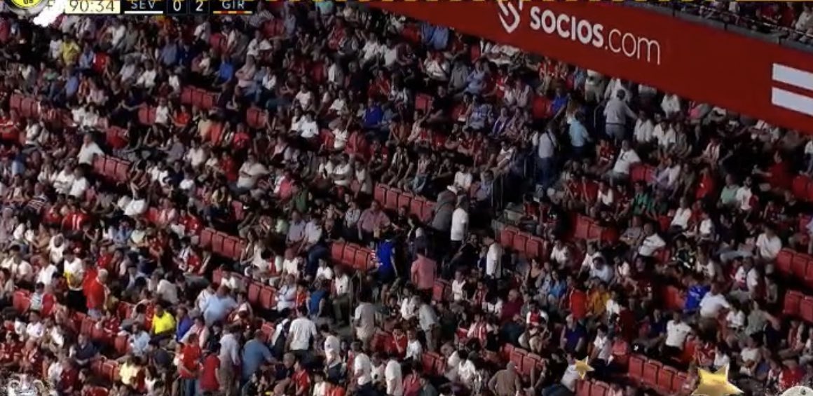 BJRETURNN's tweet photo. Illoooo que me dejado la cena en la vitro!!! #vueltaalanormalidad #dicenquecasinuncaserinde @SevillaFC #SevillaGirona https://t.co/g73UeJNTh0