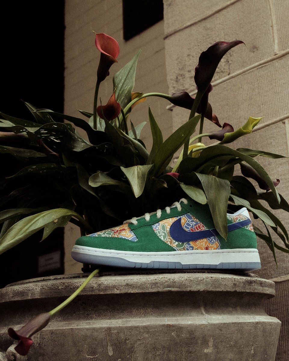 topsnbottomsusa's tweet photo. Score big with the Nike Dunk Low and show off your team spirit with the Foam Finger design.
#NikeDunkLow #FoamFinger #SneakerGame #NikeDunk #Sneakeraddict #nike #jordan #hypebeast #sneakersaddict #style #sneakerheads #sneakernews #topsandbottoms https://t.co/pegpNdQDvq