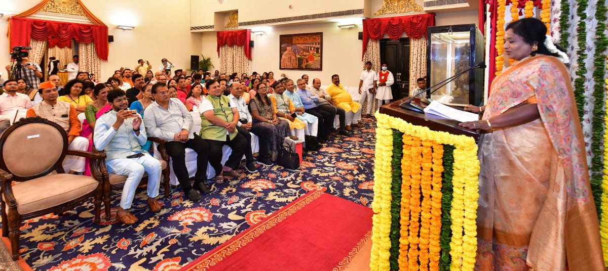 #MaharashtraDay #gujaratfoundationday gals celebrations in #Rajbhavan #Hyderabad #Telangana #DrTamilisaiGuv