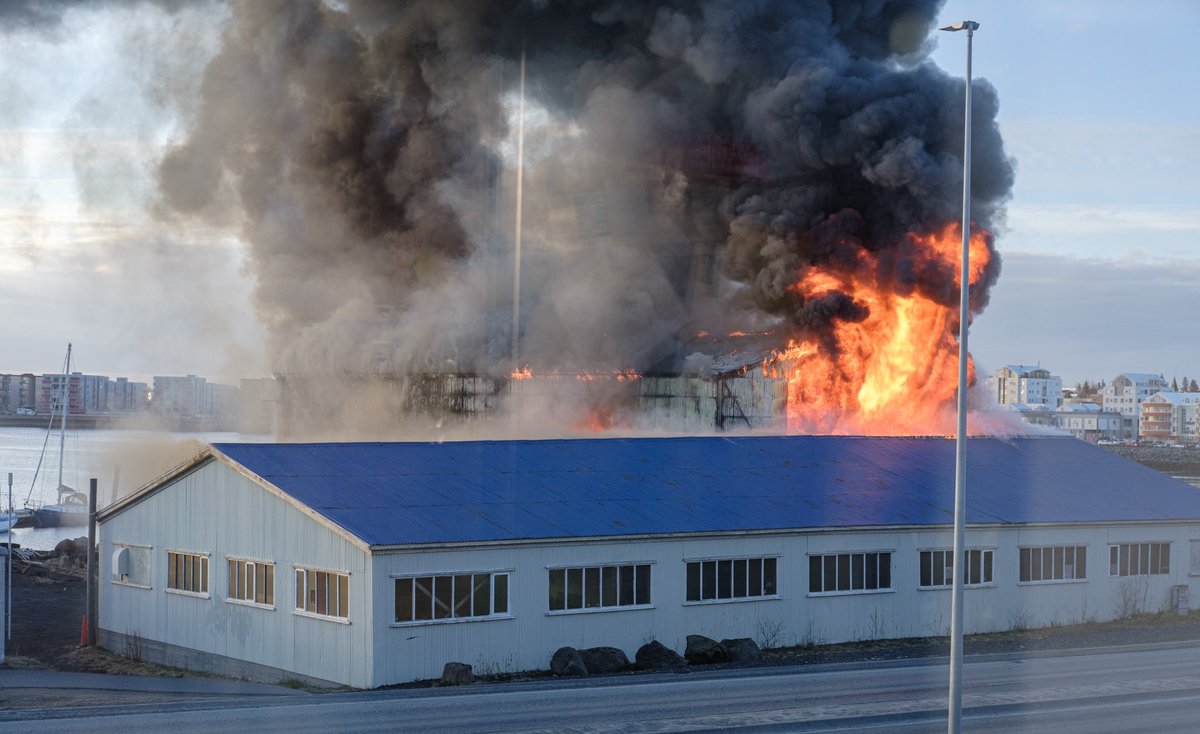 barborudottir's tweet photo. Fire in the boat house in Hafnarfjörður 
@RUVfrettir @visir_is https://t.co/HQ0wSrkVfe
